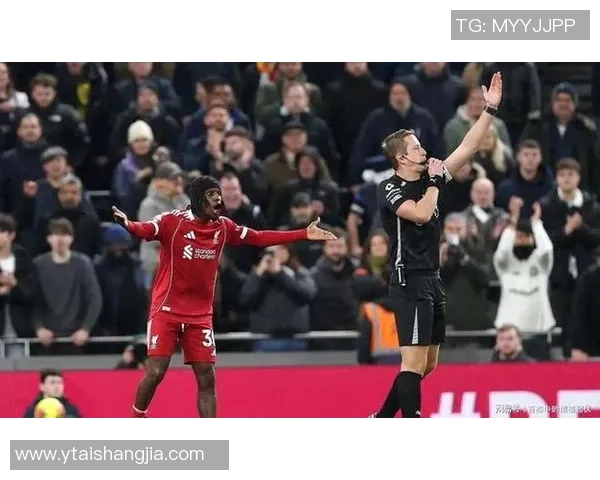 西甲激战：尤文图斯狂胜利物浦帽子戏法引发争议判罚热议