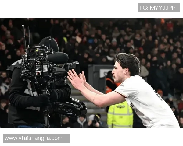 意甲激战：切尔西与曼城2比2平局逆转时刻引发全场狂欢